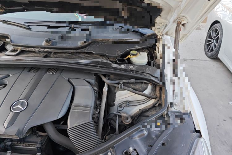 Used Mercedes-Benz R-Class 2015 R 320 4MATIC Luxury Model Engine Bay Left