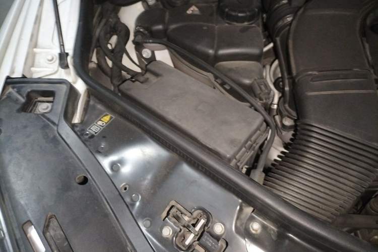 Used Mercedes-Benz R-Class 2015 R 400 4MATIC Business Model Engine Bay Right