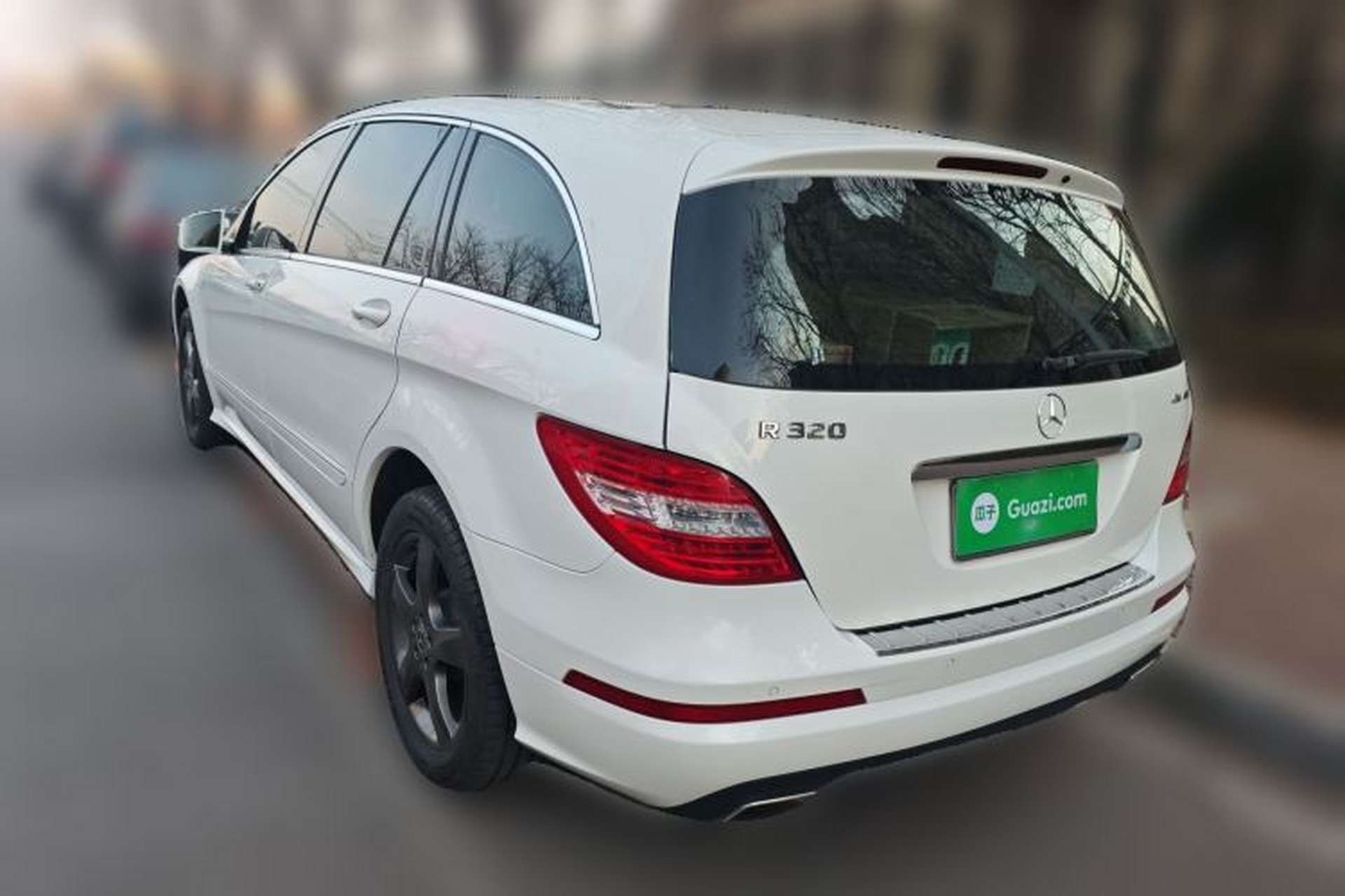 Used Mercedes-Benz R-Class 2015 R 320 4MATIC Luxury Model Exterior 3