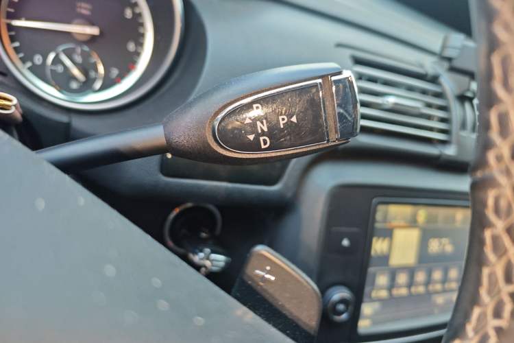 Used Mercedes-Benz R-Class 2015 R 320 4MATIC Luxury Model Gear Lever