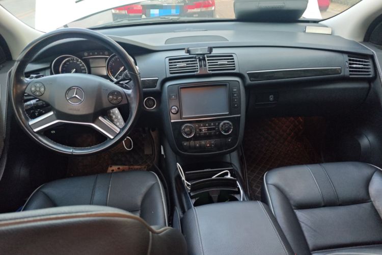 Used Mercedes-Benz R-Class 2015 R 320 4MATIC Luxury Model Interior 2