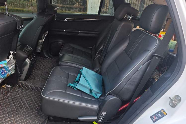 Used Mercedes-Benz R-Class 2015 R 320 4MATIC Luxury Model Interior 4