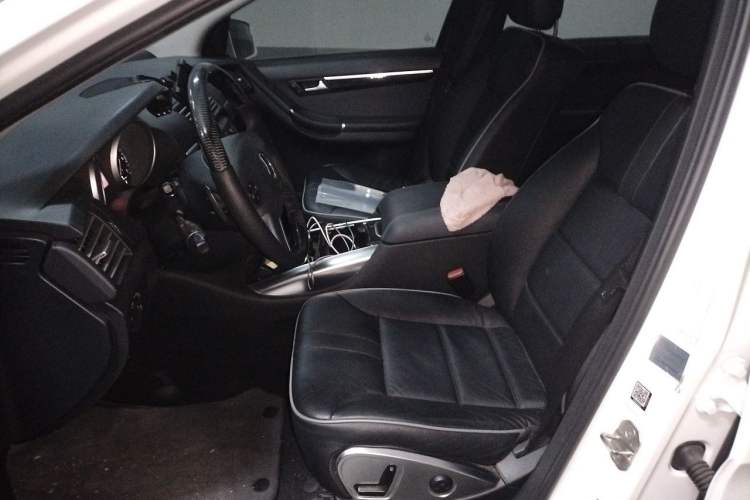 Used Mercedes-Benz R-Class 2015 R 400 4MATIC Business Model Left Front Seat