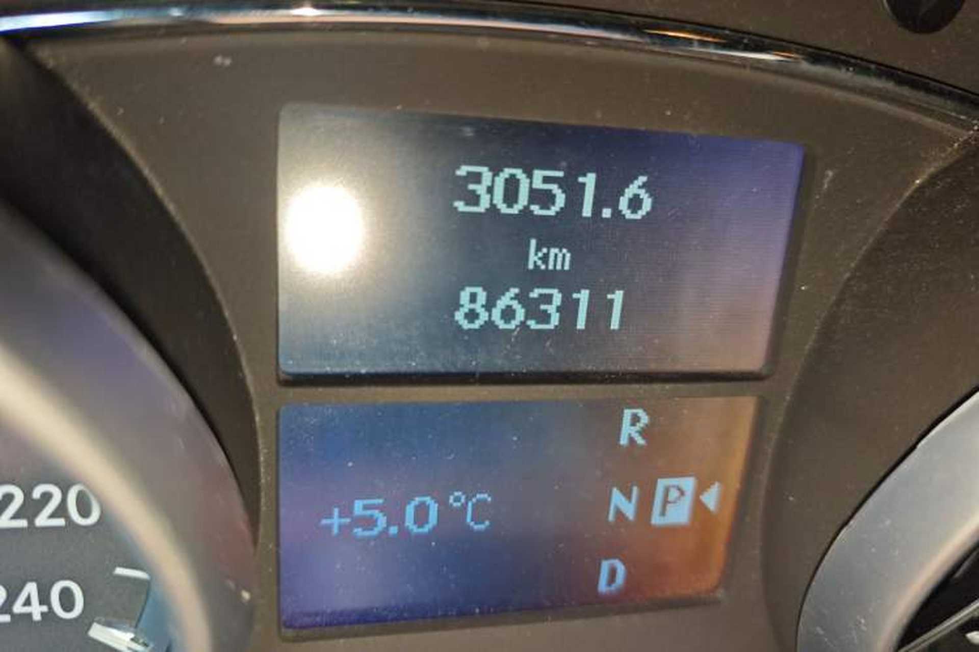 Used Mercedes-Benz R-Class 2015 R 320 4MATIC Luxury Model Odometer Close Up