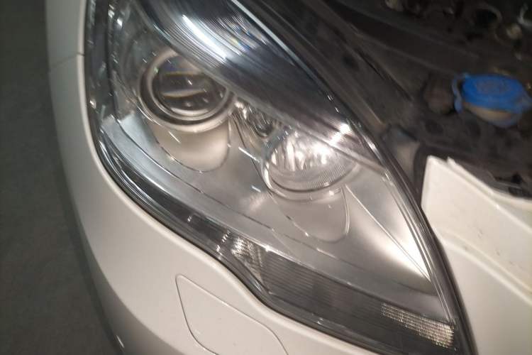 Used Mercedes-Benz R-Class 2015 R 400 4MATIC Business Model Right Front Headlight