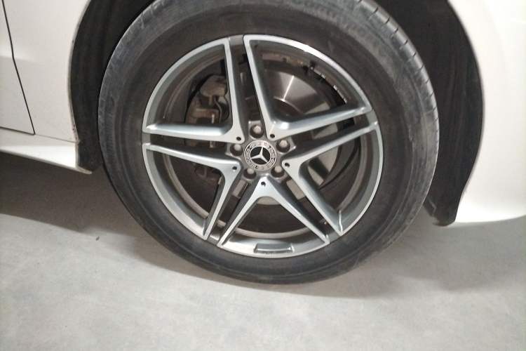 Used Mercedes-Benz R-Class 2015 R 400 4MATIC Business Model Right Front Wheel Hub