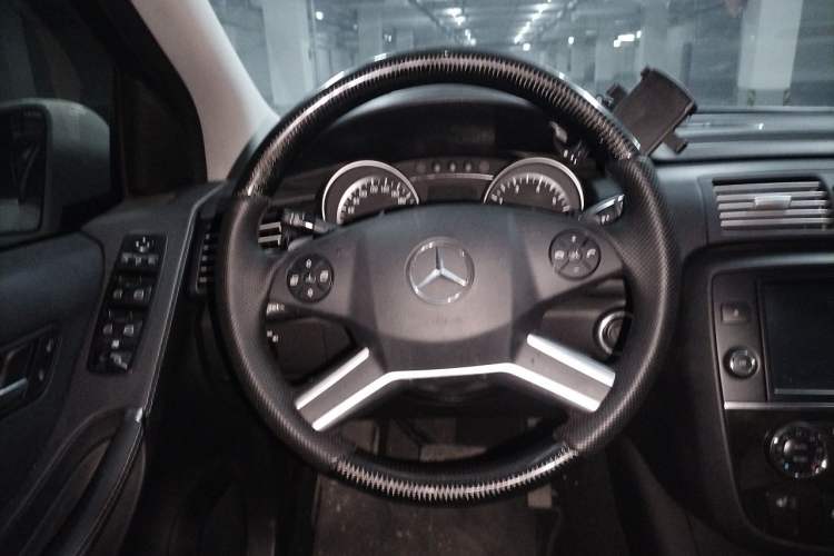 Used Mercedes-Benz R-Class 2015 R 400 4MATIC Business Model Steering Wheel