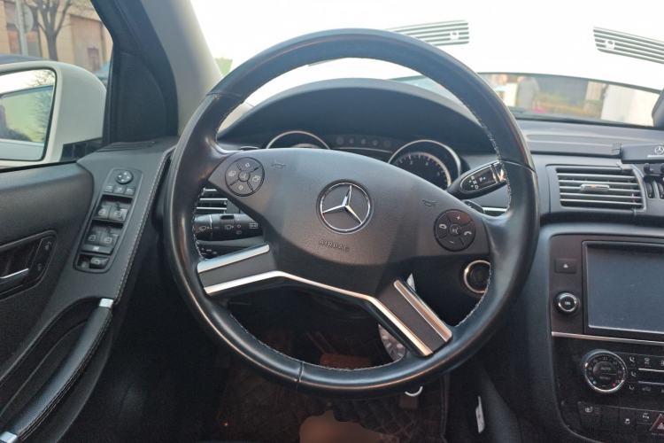 Used Mercedes-Benz R-Class 2015 R 320 4MATIC Luxury Model Steering Wheel