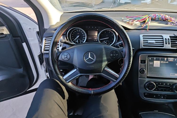 Used Mercedes-Benz R-Class 2015 R 320 4MATIC Luxury Model Steering Wheel
