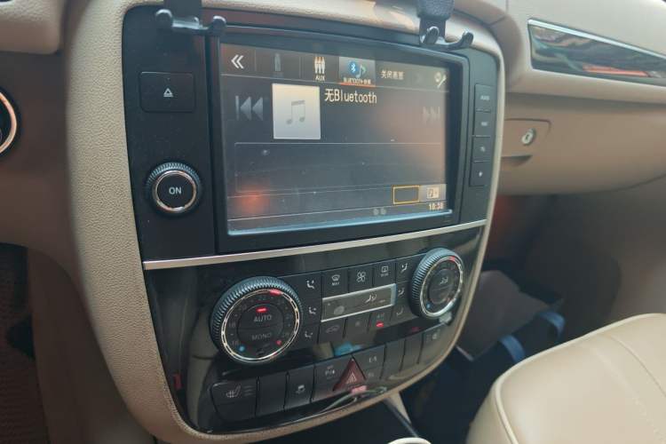 Used Mercedes-Benz R-Class 2017 R 320 4MATIC Business Edition Prestige Model Audio And AC Panel