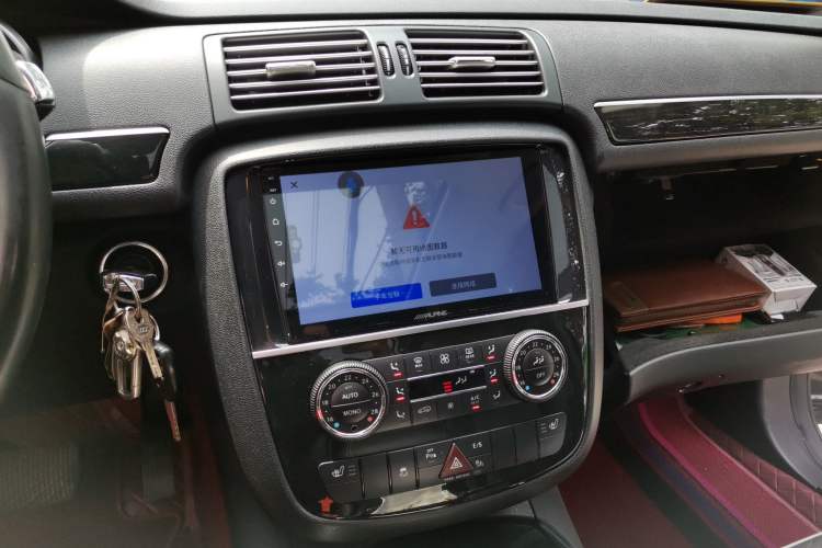 Used Mercedes-Benz R-Class 2017 R 320 4MATIC Business Edition Prestige Model Audio And AC Panel