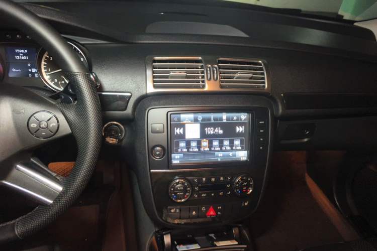 Used Mercedes-Benz R-Class 2017 R 320 4MATIC Business Edition Prestige Model Audio And AC Panel