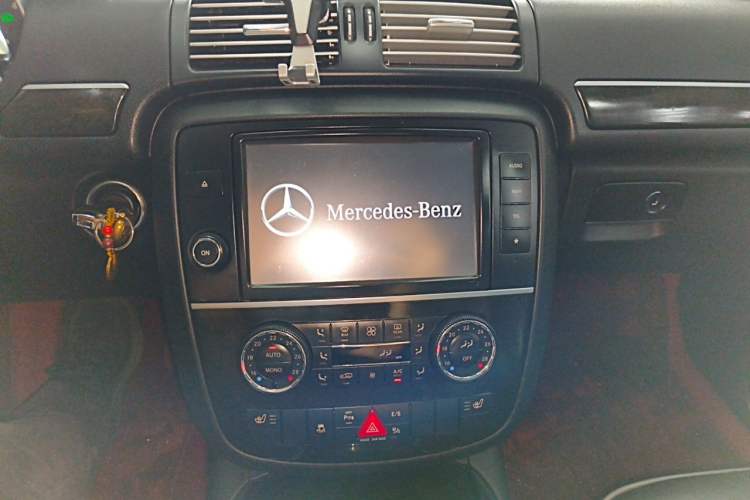 Used Mercedes-Benz R-Class 2017 R 320 4MATIC Business Edition Prestige Model Audio And AC Panel