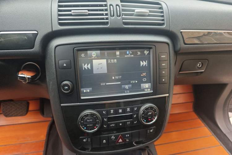 Used Mercedes-Benz R-Class 2017 R 320 4MATIC Business Edition Prestige Model Audio And AC Panel