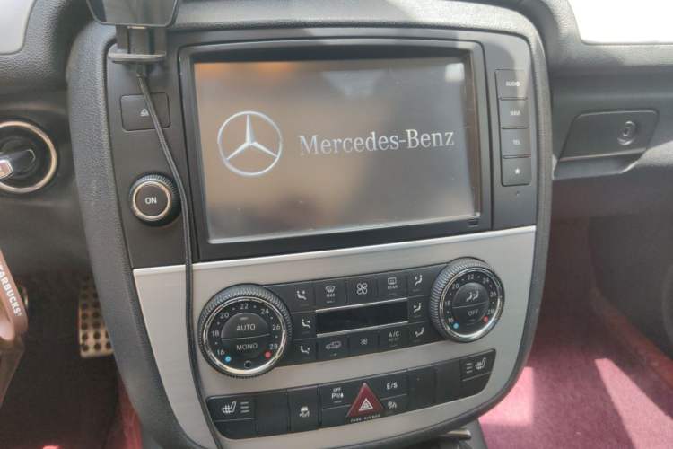 Used Mercedes-Benz R-Class 2017 R 320 4MATIC Business Edition Prestige Model Audio And AC Panel