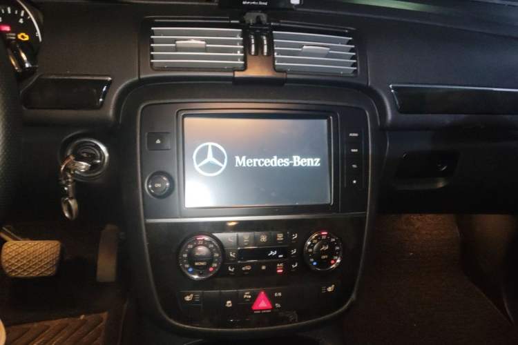 Used Mercedes-Benz R-Class 2017 R 320 4MATIC Business Edition Prestige Model Audio And AC Panel