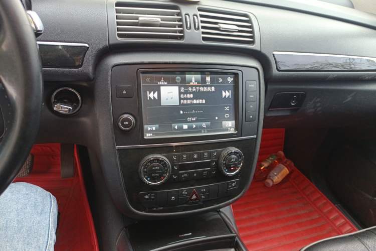 Used Mercedes-Benz R-Class 2017 R 320 4MATIC Business Edition Prestige Model Audio And AC Panel