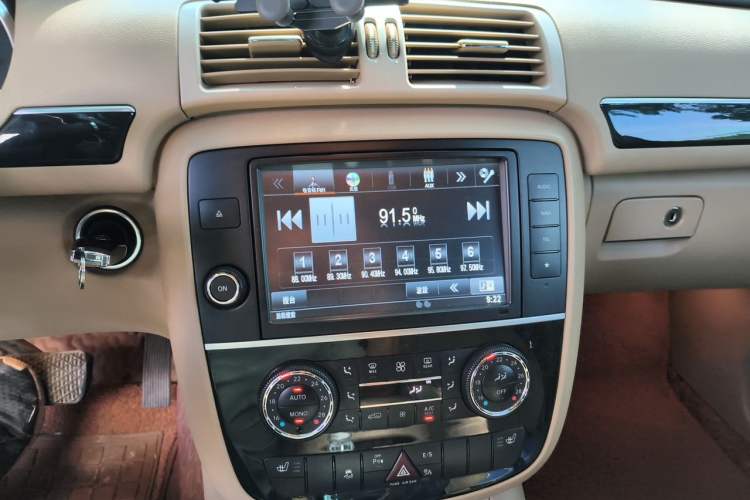 Used Mercedes-Benz R-Class 2017 R 320 4MATIC Business Edition Prestige Model Audio And AC Panel