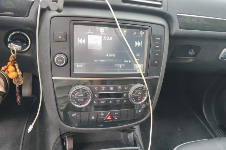Used Mercedes-Benz R-Class 2017 R 320 4MATIC Business Edition Prestige Model Audio And AC Panel