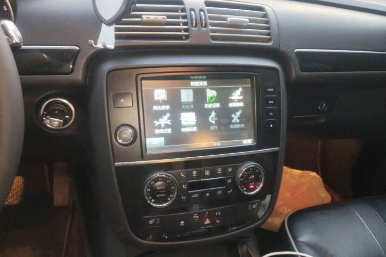 Used Mercedes-Benz R-Class 2017 R 320 4MATIC Business Edition Prestige Model Audio And AC Panel