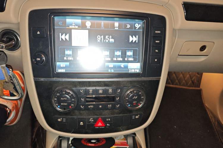Used Mercedes-Benz R-Class 2017 R 320 4MATIC Business Edition Prestige Model Audio And AC Panel