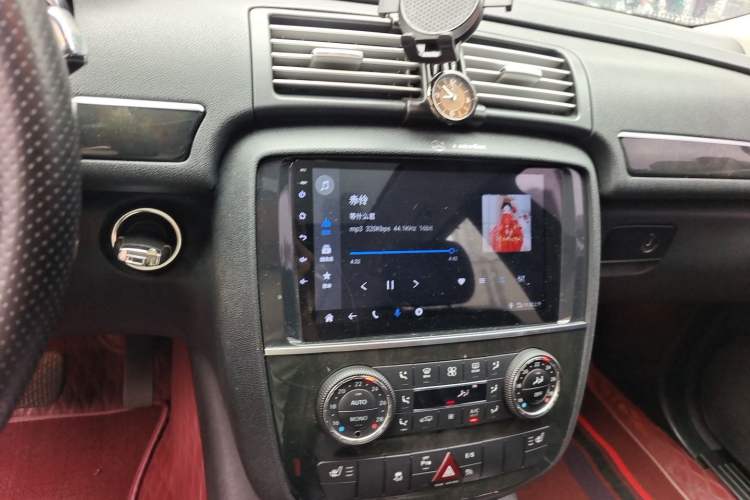 Used Mercedes-Benz R-Class 2017 R 320 4MATIC Business Edition Prestige Model Audio And AC Panel