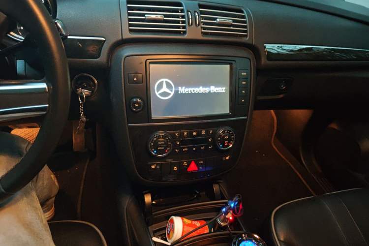 Used Mercedes-Benz R-Class 2017 R 320 4MATIC Business Edition Prestige Model Audio And AC Panel