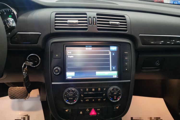 Used Mercedes-Benz R-Class 2017 R 320 4MATIC Business Edition Prestige Model Audio And AC Panel
