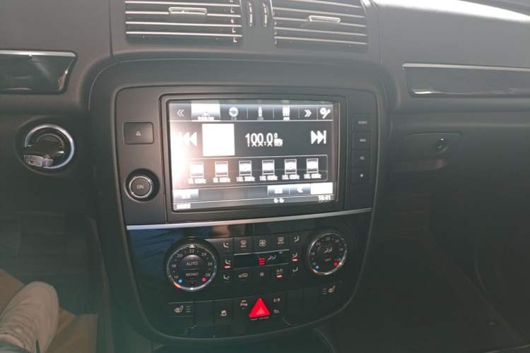 Used Mercedes-Benz R-Class 2017 R 320 4MATIC Business Edition Prestige Model Audio And AC Panel