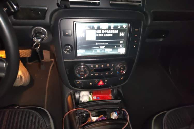 Used Mercedes-Benz R-Class 2017 R 320 4MATIC Business Edition Prestige Model Audio And AC Panel