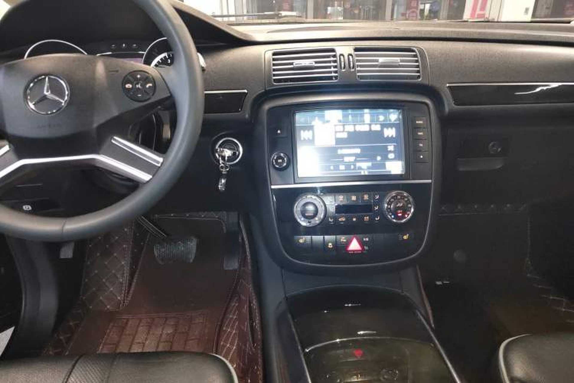 Used Mercedes-Benz R-Class 2017 R 320 4MATIC Business Edition Prestige Model Audio And AC Panel
