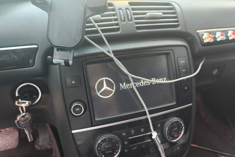 Used Mercedes-Benz R-Class 2017 R 320 4MATIC Business Edition Prestige Model Audio And AC Panel