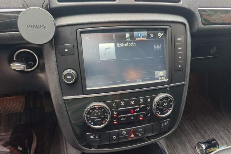 Used Mercedes-Benz R-Class 2017 R 320 4MATIC Business Edition Prestige Model Audio And AC Panel