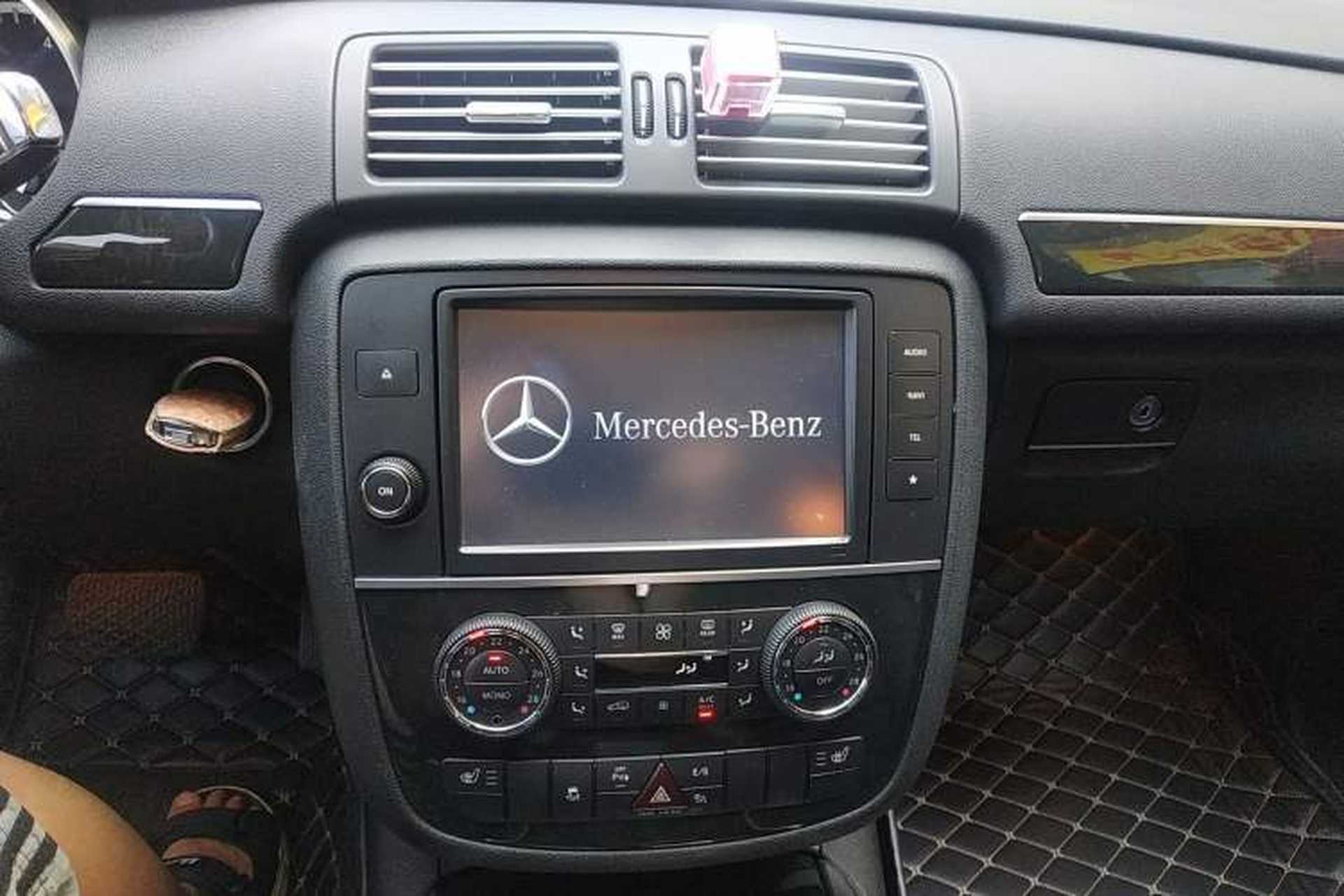 Used Mercedes-Benz R-Class 2017 R 320 4MATIC Business Edition Prestige Model Audio And AC Panel