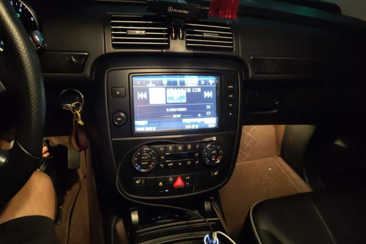 Used Mercedes-Benz R-Class 2017 R 320 4MATIC Luxury Collection Edition Audio And AC Panel