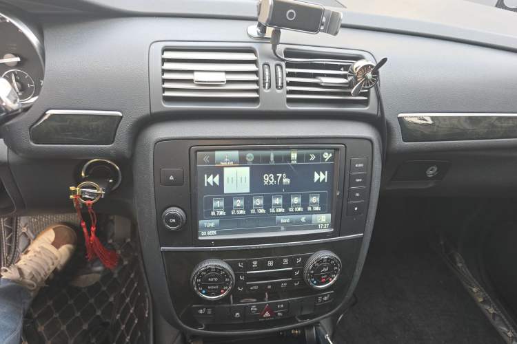 Used Mercedes-Benz R-Class 2017 R 320 4MATIC Business Edition Prestige Model Audio And AC Panel