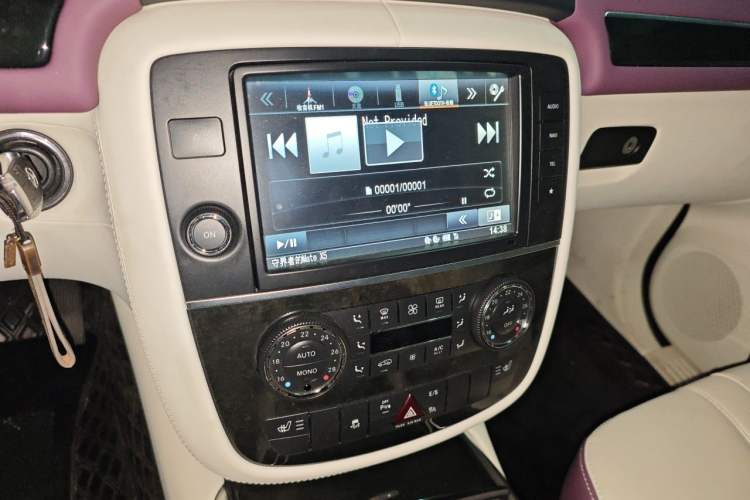 Used Mercedes-Benz R-Class 2017 R 320 4MATIC Business Edition Prestige Model Audio And AC Panel