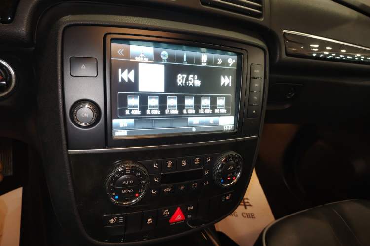 Used Mercedes-Benz R-Class 2017 R 320 4MATIC Business Edition Prestige Model Audio And AC Panel