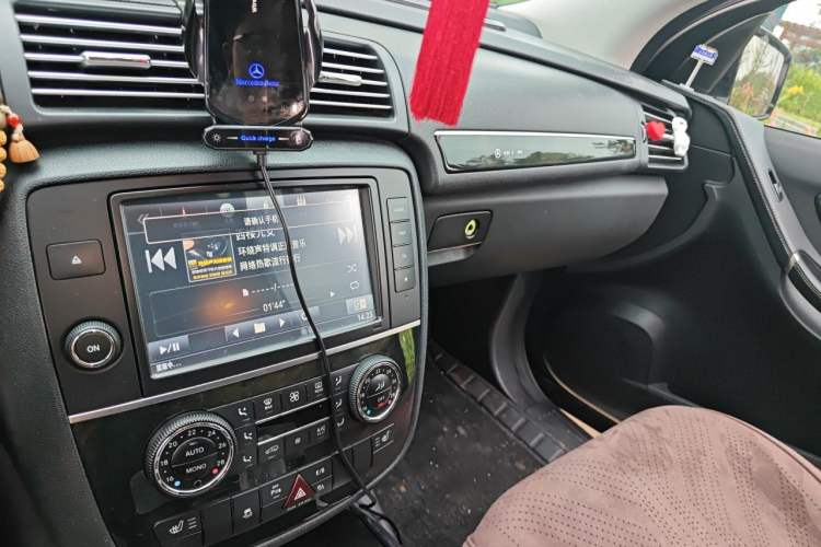 Used Mercedes-Benz R-Class 2017 R 320 4MATIC Business Edition Prestige Model Audio And AC Panel