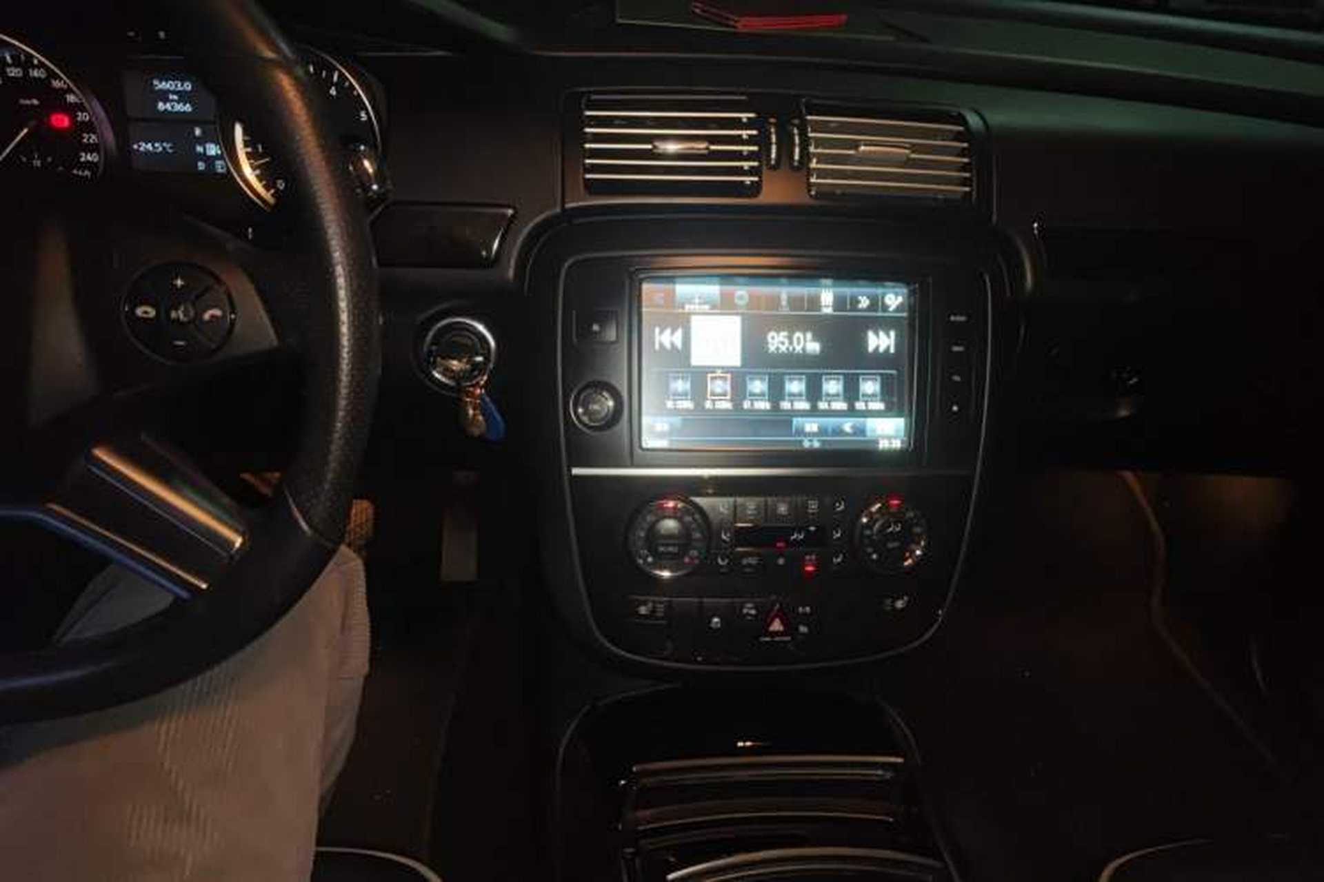 Used Mercedes-Benz R-Class 2017 R 320 4MATIC Luxury Collection Edition Audio And AC Panel