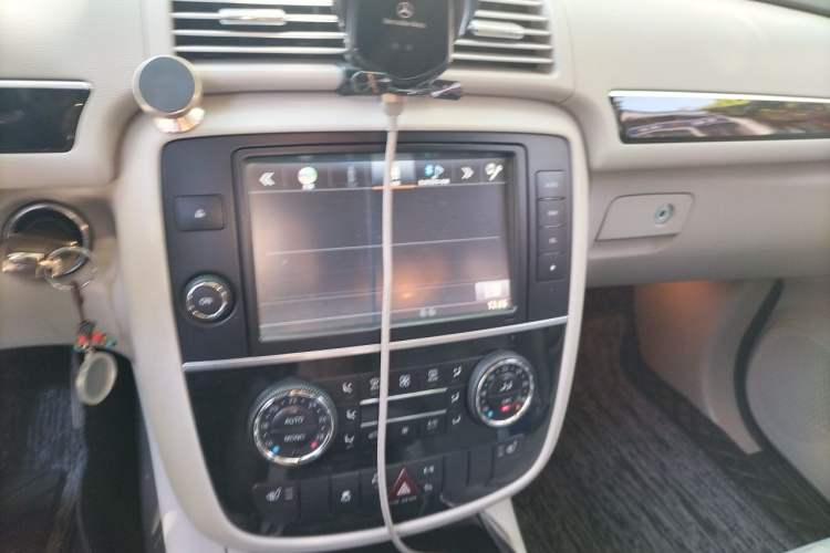 Used Mercedes-Benz R-Class 2017 R 320 4MATIC Business Edition Prestige Model Audio And AC Panel