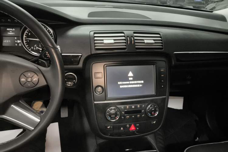 Used Mercedes-Benz R-Class 2017 R 320 4MATIC Business Edition Prestige Model Audio And AC Panel