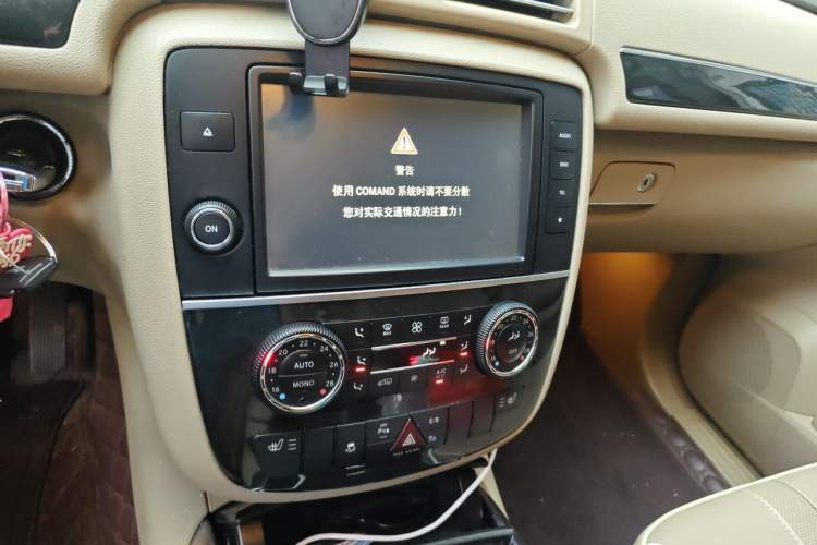 Used Mercedes-Benz R-Class 2017 R 320 4MATIC Business Edition Prestige Model Audio And AC Panel