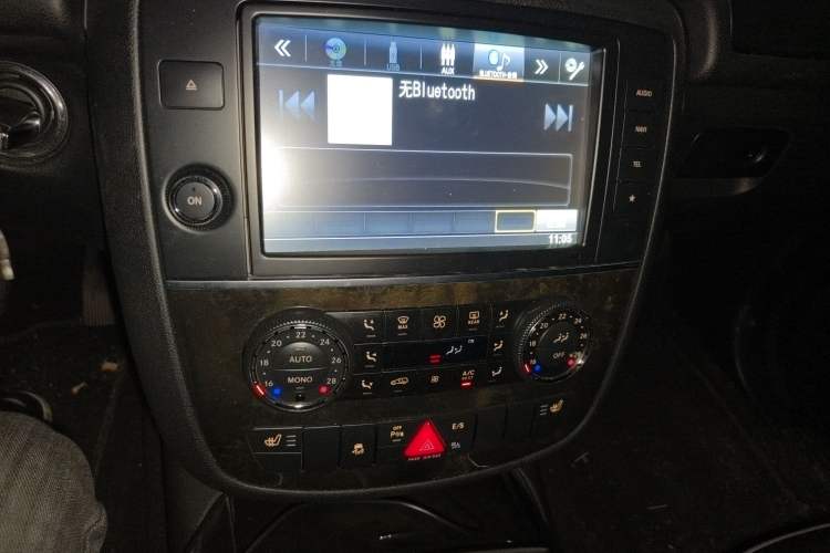 Used Mercedes-Benz R-Class 2017 R 320 4MATIC Luxury Collection Edition Audio And AC Panel