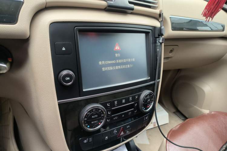 Used Mercedes-Benz R-Class 2017 R 320 4MATIC Luxury Collection Edition Audio And AC Panel