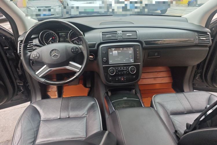 Used Mercedes-Benz R-Class 2017 R 320 4MATIC Business Edition Prestige Model Center Console