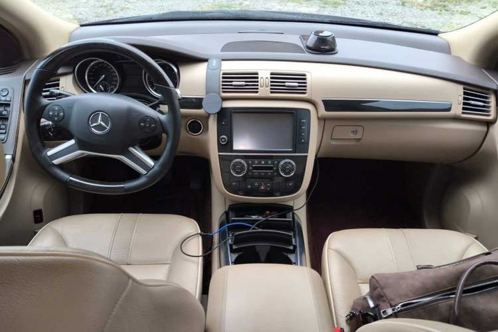 Used Mercedes-Benz R-Class 2017 R 320 4MATIC Luxury Collection Edition Center Console