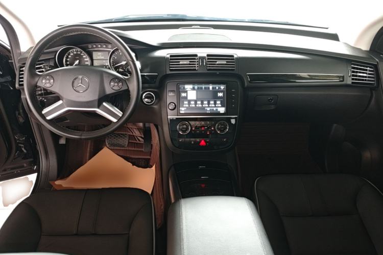 Used Mercedes-Benz R-Class 2017 R 320 4MATIC Business Edition Prestige Model Center Console
