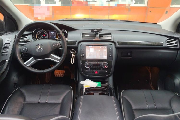 Used Mercedes-Benz R-Class 2017 R 320 4MATIC Luxury Collection Edition Center Console