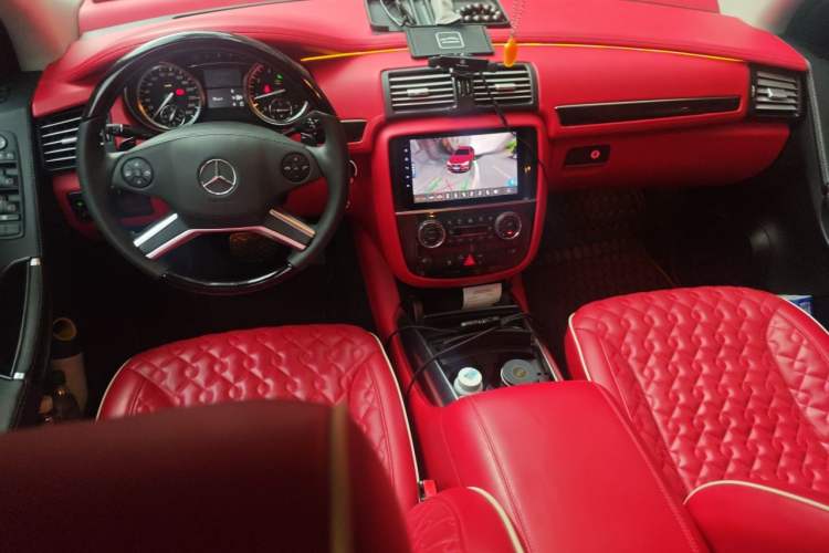 Used Mercedes-Benz R-Class 2017 R 320 4MATIC Business Edition Prestige Model Center Console